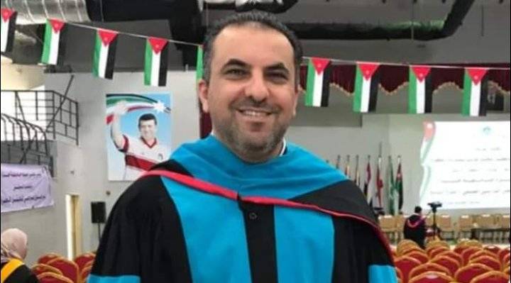 ترقية الدكتور شديفات من كلية الصيدلة في جامعة جدارا من رتبة أستاذ مشارك إلى أستاذ