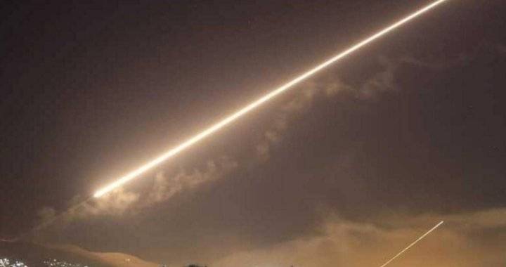 إصابة جنديين سوريين في قصف إسرائيلي