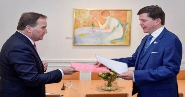 رئيس وزراء السويد يتنحى عن منصبه