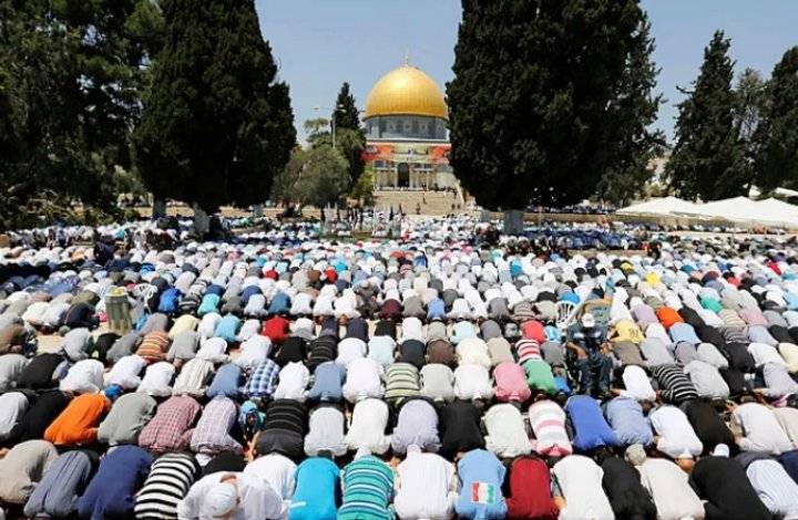60 ألفا يؤدون صلاة الجمعة والاستسقاء في المسجد الأقصى