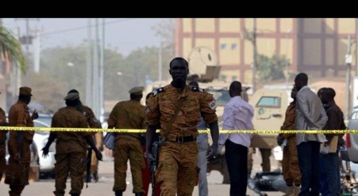 مقتل 20 من الشرطة العسكرية في هجوم إرهابي ببوركينا فاسو