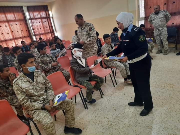 مدرسة القطرانة الثانوية للبنين تقيم محاضرة بعنوان السلامة المرورية _صور