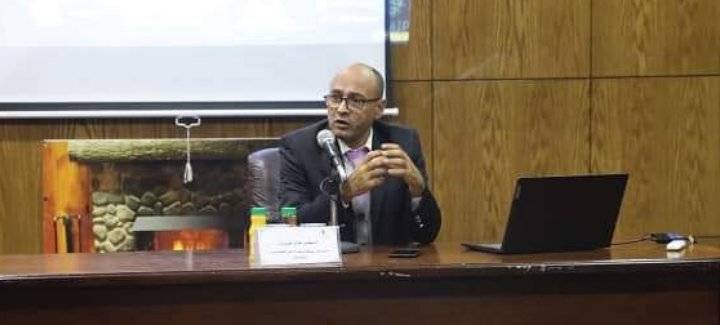 صيدلة الإسراء تعقد محاضرة بعنوان  منصة دمج الأكاديميا بالصناعة