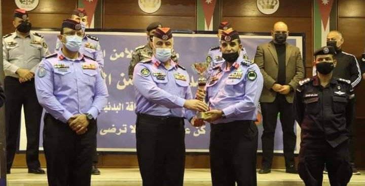 العقيد الجازي يتوج  الفائزين بجائزة مدير الأمن العام للياقة البدنية 2021 _صور
