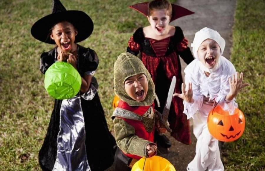 يعطي للأطفال مخدرات بدلا من الحلوى في الهالوين