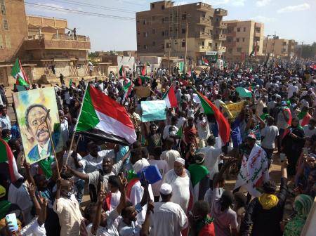 الخرطوم تستعد لتظاهرات جديدة ومساعٍ لإطلاق الموقوفين