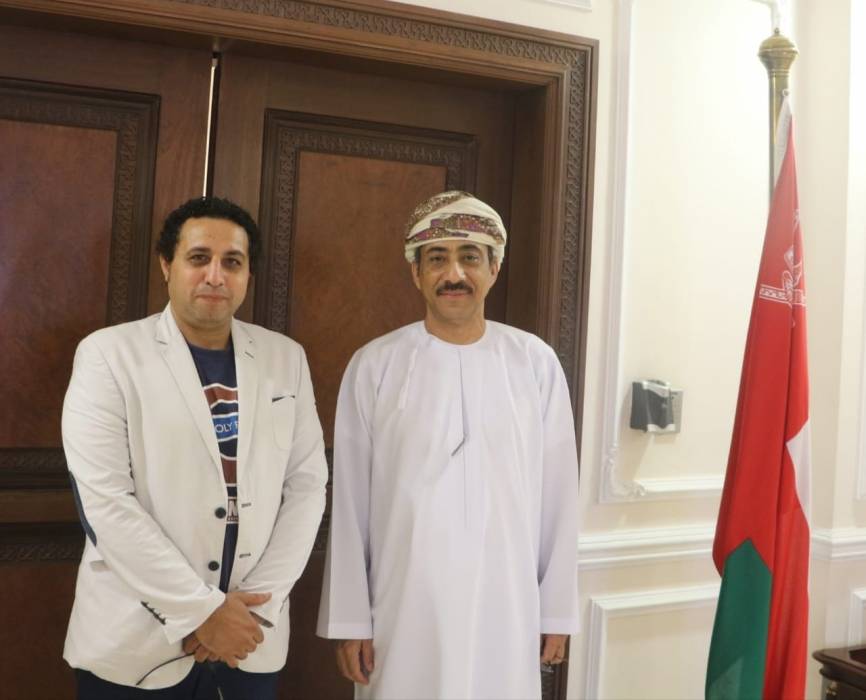 تزامنا مع إحتفالات عمان بالعيد الوطني   ناصر عبد الحفيظ يلتقي سفير سلطنة عمان بالقاهرة
