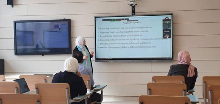 الجامعة الهاشمية تلتقي بباحثين في مركز ابحاث هالتهولز    وكلية الصيدلة في جامعة سارلاند.