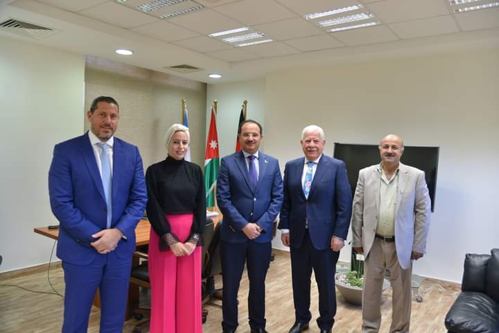 بحث التعاون بين الجامعة الألمانية الأردنية وشركه نبيه عزام