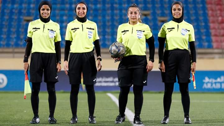 طاقم تحكيم نسوي يقود مباراة بدوري الدرجة الأولى