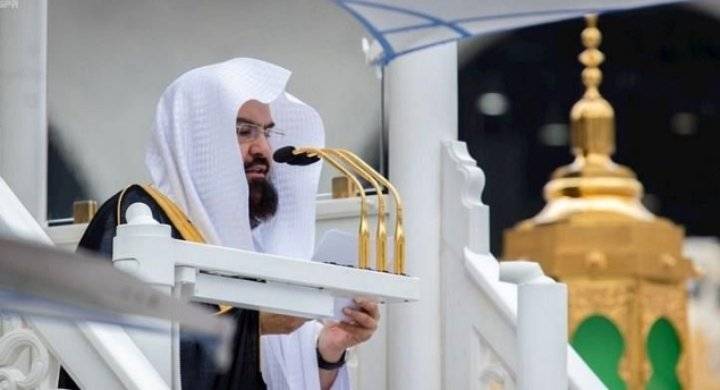 خطيب الحرم المكي يسلّط الضوء على خطورة ترويج الافتراءات والأكاذيب في المجتمع