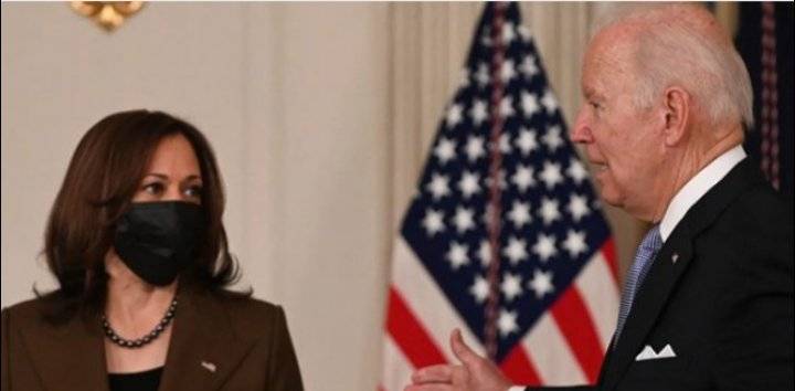 بايدن ينقل صلاحياته إلى نائبته هاريس مؤقتاً
