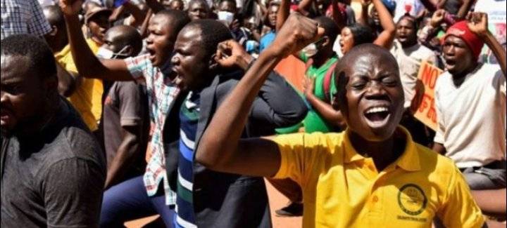 مظاهرات في بوركينا فاسو رفضاً لإعادة الاحتلال الفرنسي