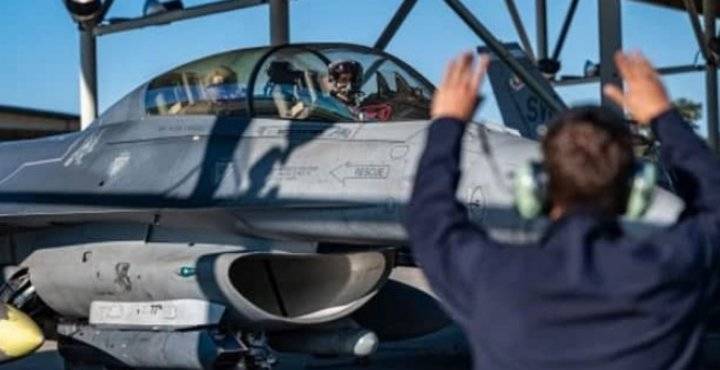 مصرع طيار وإصابة اثنين جراء تصادم طائرتين في تكساس