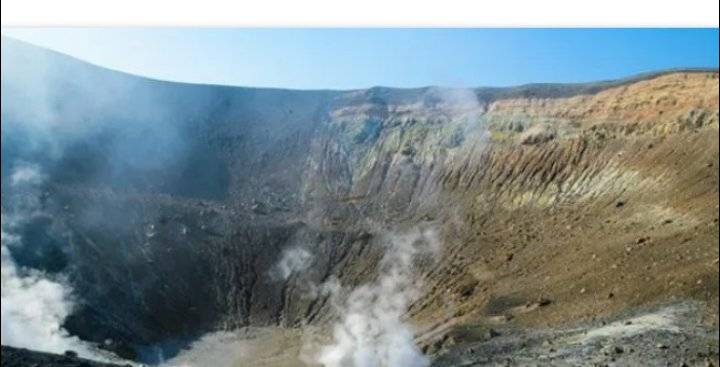 إخلاء جزيرة فولكانو الإيطالية