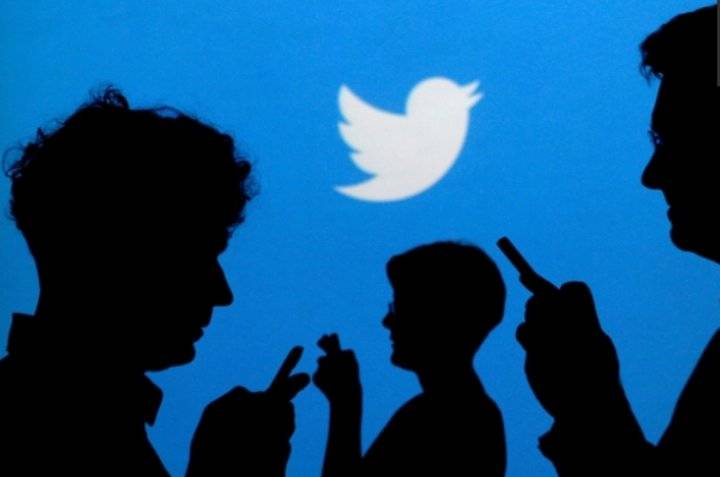 تويتر تختبر التسوق عبر البث المباشر على تطبيقها وتبدأ بوول مارت