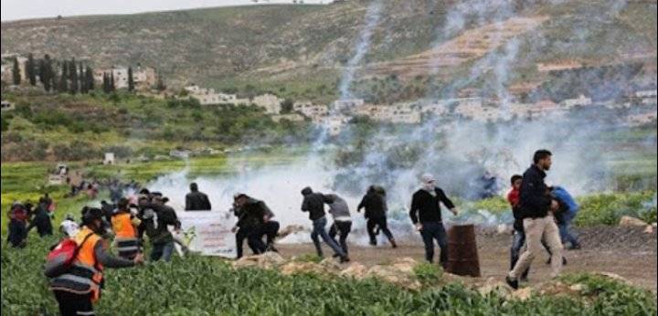 إصابة عشرات الفلسطينيين جراء قمع الاحتلال مظاهرة جنوب نابلس