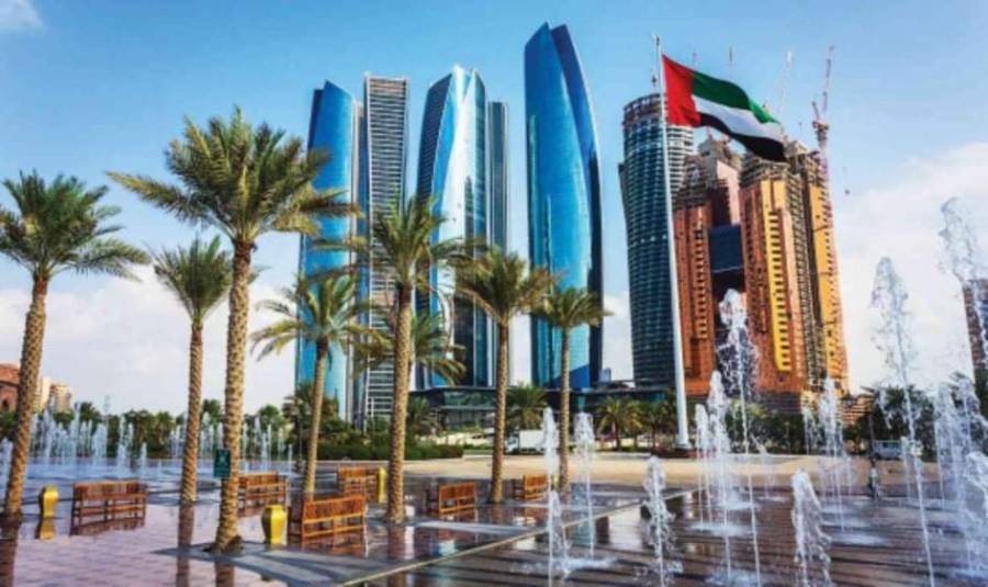 الكندي تكتب في عيدك  بالإمارات ...