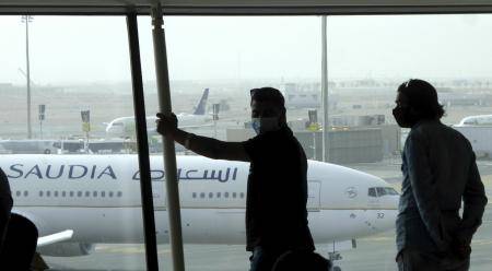 السعودية تعلق الرحلات الجوية مع 7 دول بسبب أوميكرون