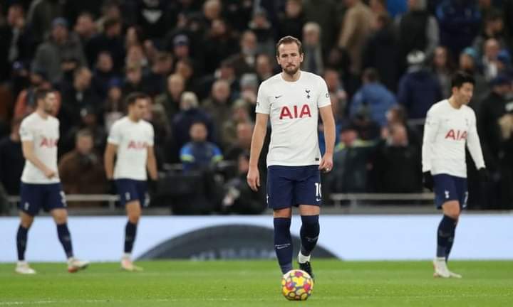 تأجيل مباراة بيرنلي وتوتنهام بسبب كثافة الثلوج