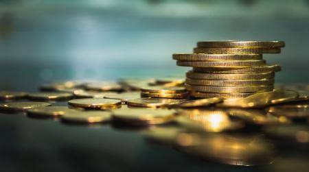 العملات ترتفع بعد فوضى أوميكرون ومحللون يحذرون