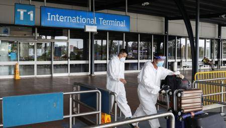 بعد تسجيلها إصابات بسلالة أوميكرون .. أستراليا تراجع إعادة فتح حدودها