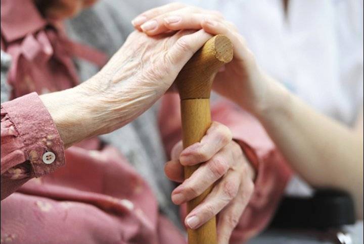 منظمة الصحة العالمية تصدر توصية لكبار السن بشأن (أوميكرون)