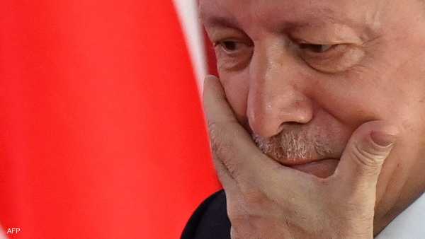 بعد الانهيار التاريخي لليرة.. أردوغان يقيل وزير المالية