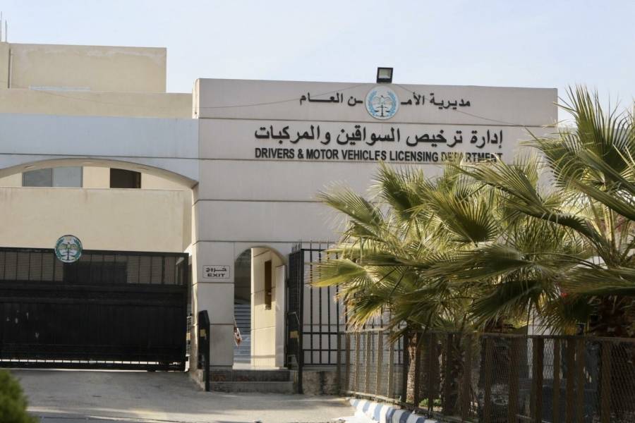 105 ملايين دينار إيرادات الحكومة من رسوم ترخيص المركبات