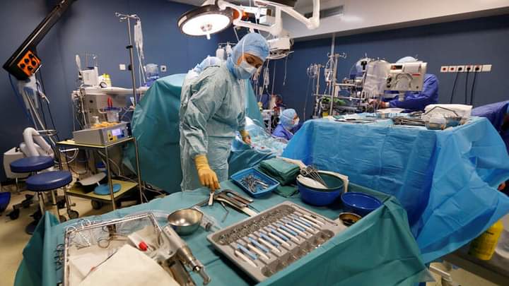 النمسا.. تغريم طبيية بترت الساق الخطأ لمريض مسن