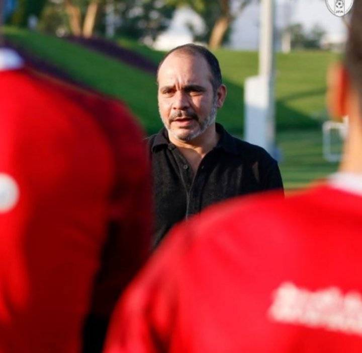 الأمير علي يتابع تدريبات النشامى في قطر