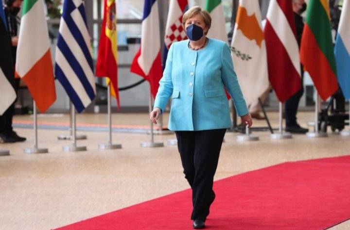 الجيش الألماني يقيم استعراضا عسكريا كبيرا تكريما وتوديعا لميركل