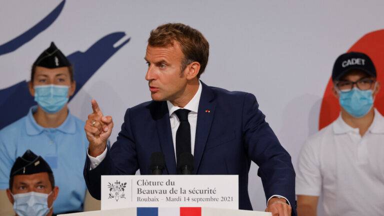 ماكرون: استقالة قرداحي ستفتح باب الحوار بين السعودية ولبنان