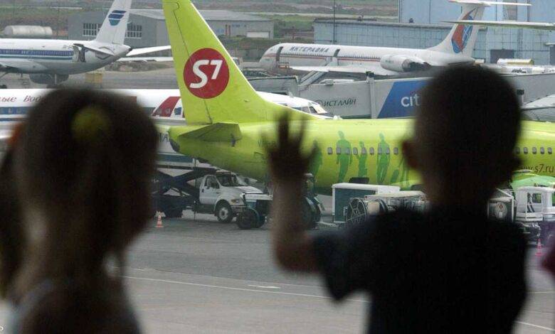 “معجزة” في الجو.. ذعر ومغامرة ثم هبوط بالطائرة وسط الجليد