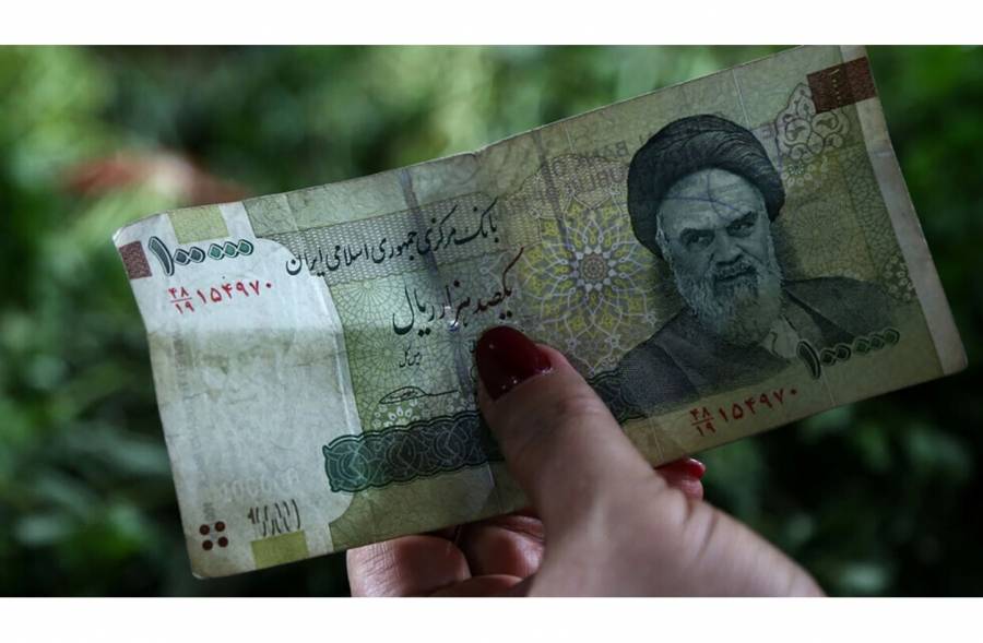 الريال الإيراني يهوي بعد أنباء عن تعثر محادثات الاتفاق النووي