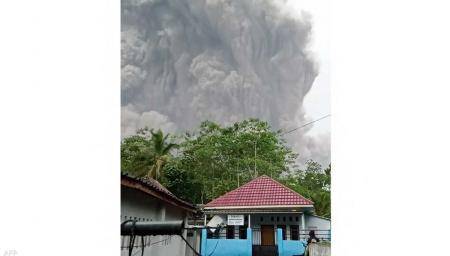قتلى وعشرات المصابين في ثوران بركان بإندونيسيا