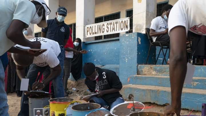 بسبب الأمية.. تعرف على طريقة التصويت بالانتخابات في غامبيا