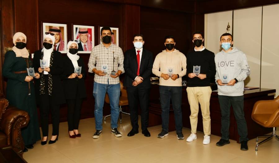 جامعة العلوم والتكنولوجيا الاردنية تكرم طلبة الجامعة الفائزين بمسابقة الهاكاثون Hackathon