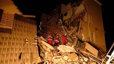 انهيار مبنى في فرنسا جراء انفجار والبحث عن مفقودين