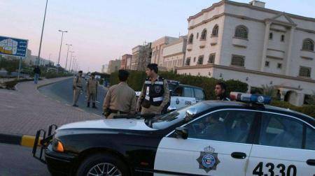 الكويت .. أب يدهس أطفاله الثلاثة بالخطأ