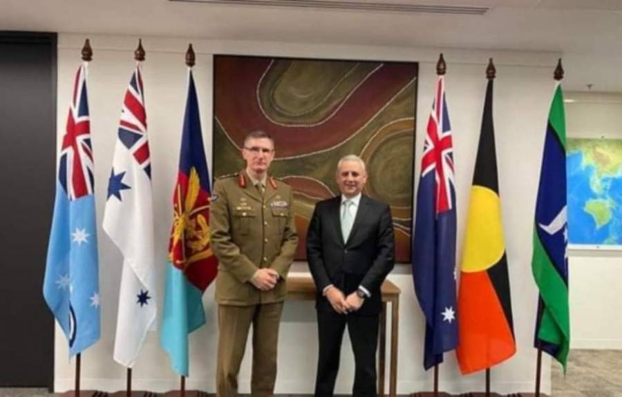 قائد قوة الدفاع الأسترالية يشيد بحكمة جلالة الملك خلال لقاءه بالسفير كريشان ...صور