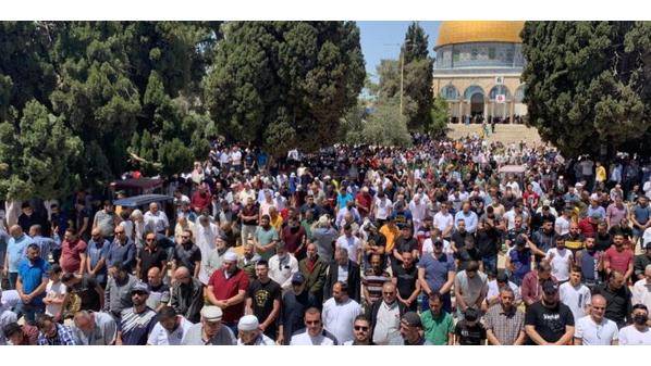 50 ألف مصلٍ يؤدون الجمعة في المسجد الأقصى