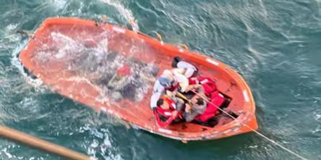 مصرع 9 أشخاص جراء غرق سفينة شحن شرق الصين