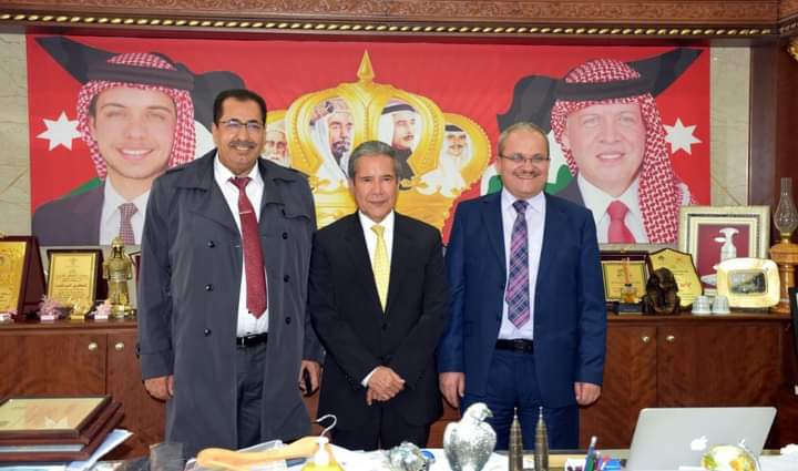 السفير المكسيكي يزور جامعة جدارا