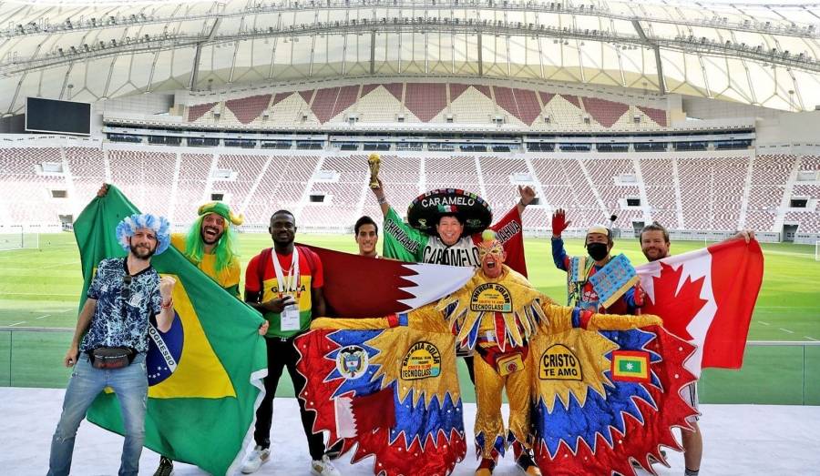 قادة المشجعين يشعلون حماس الجماهير خلال بطولة كأس العرب
