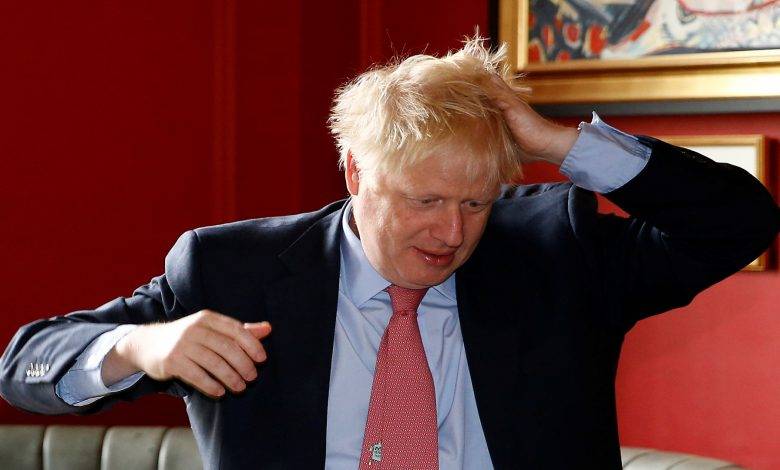 بوريس جونسون يمر بـ”كابوس” مع نهاية العام