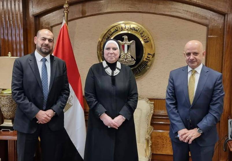 الحاج توفيق يلتقي وزيرة التجارة والصناعة المصرية
