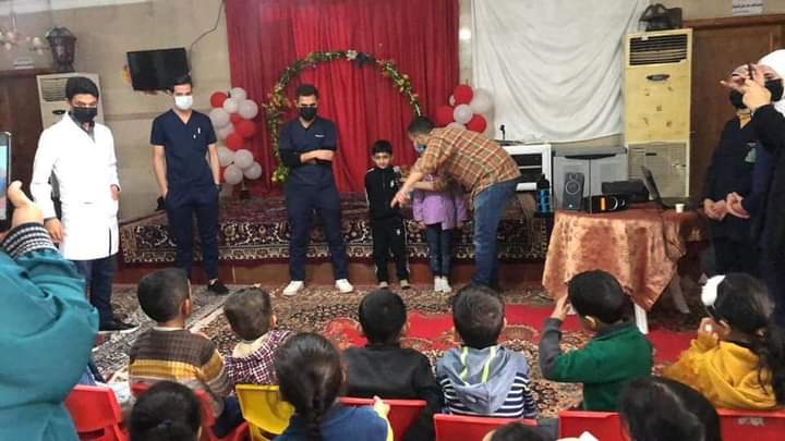 طلبة كلية التمريض ينفذون نشاطا توعويا بمنشية محافظة المفرق