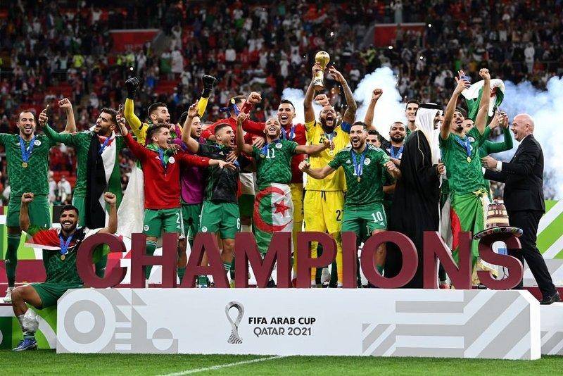 المنتخب الجزائري لأول مرة  يتوج بلقب  كأس العرب لكرة القدم