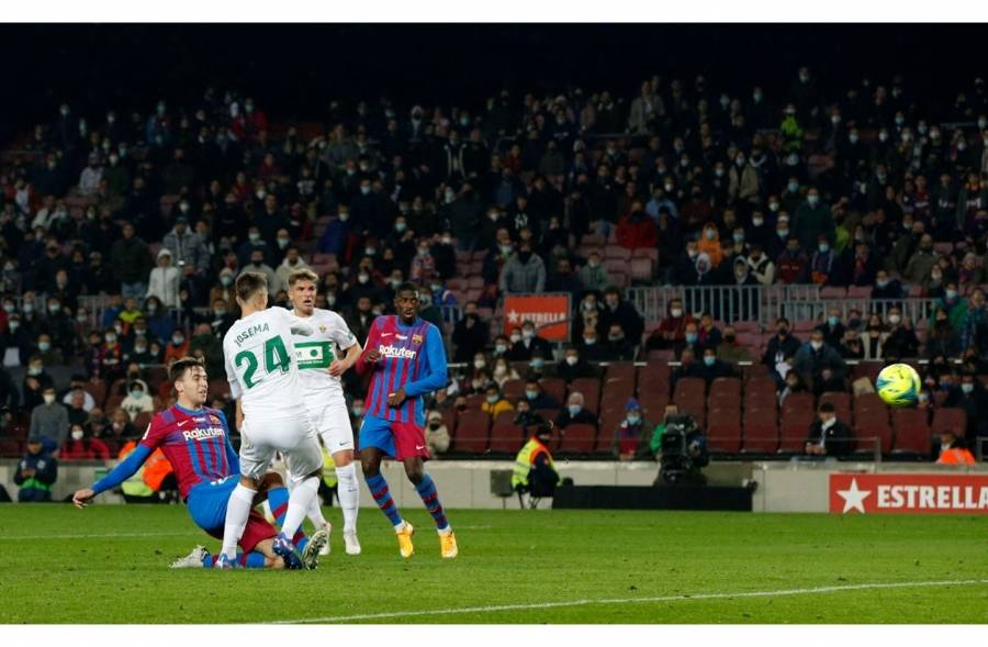 برشلونة يفوز على إلتشي بصعوبة في الدوري الإسٍباني